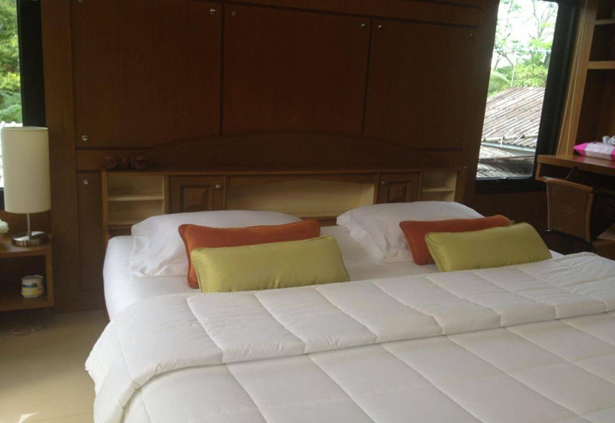 Ruankeaw Homestay Nai Harn Buitenkant foto